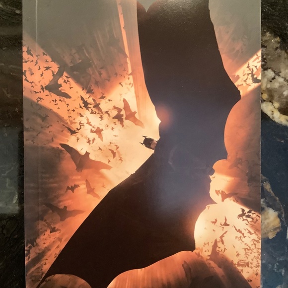 2005.  BATMAN BEGINS.  2 Disc Deluxe Edition.  Collectible 72 Page DC Comic. - Picture 2 of 6